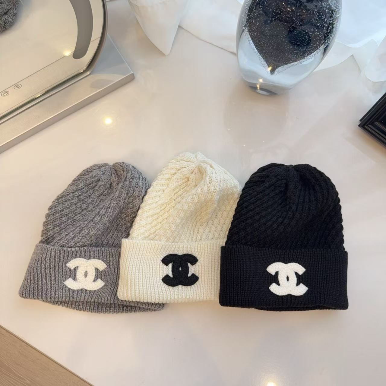 CHANEL 入手困難 大人気♡ ニット帽 3色 - メルカリ