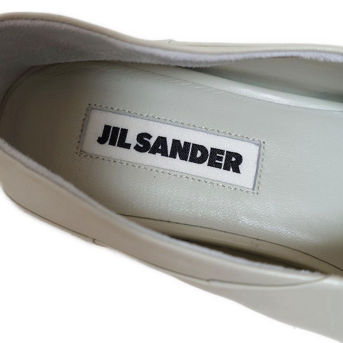 フラットシューズ