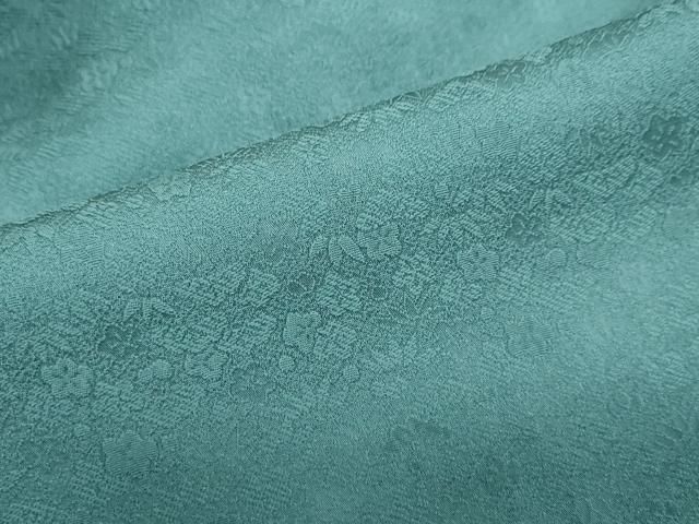 上質な色無地 草花地紋