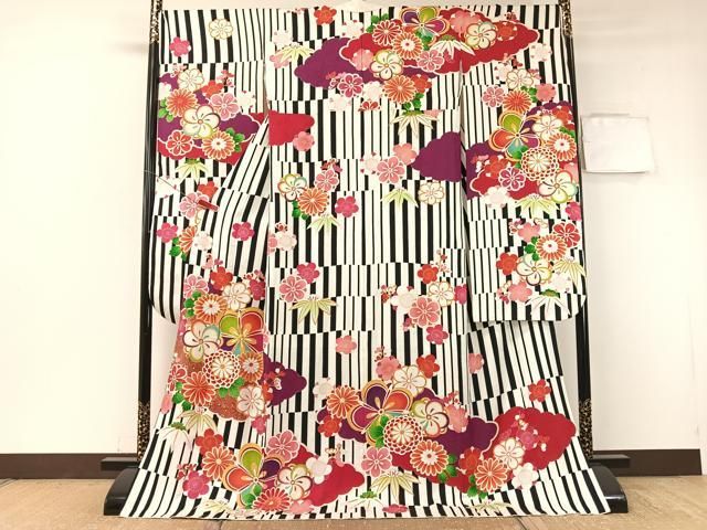 平和屋着物 豪華振袖 駒刺繍 雲取り花文 金彩 正絹 vp