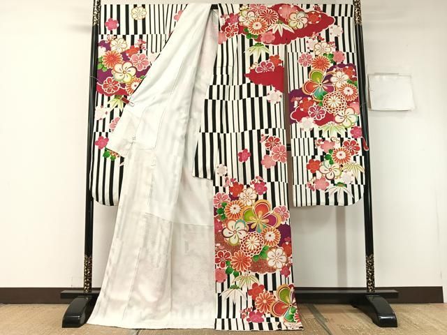 平和屋着物 豪華振袖 駒刺繍 雲取り花文 金彩 正絹 vp