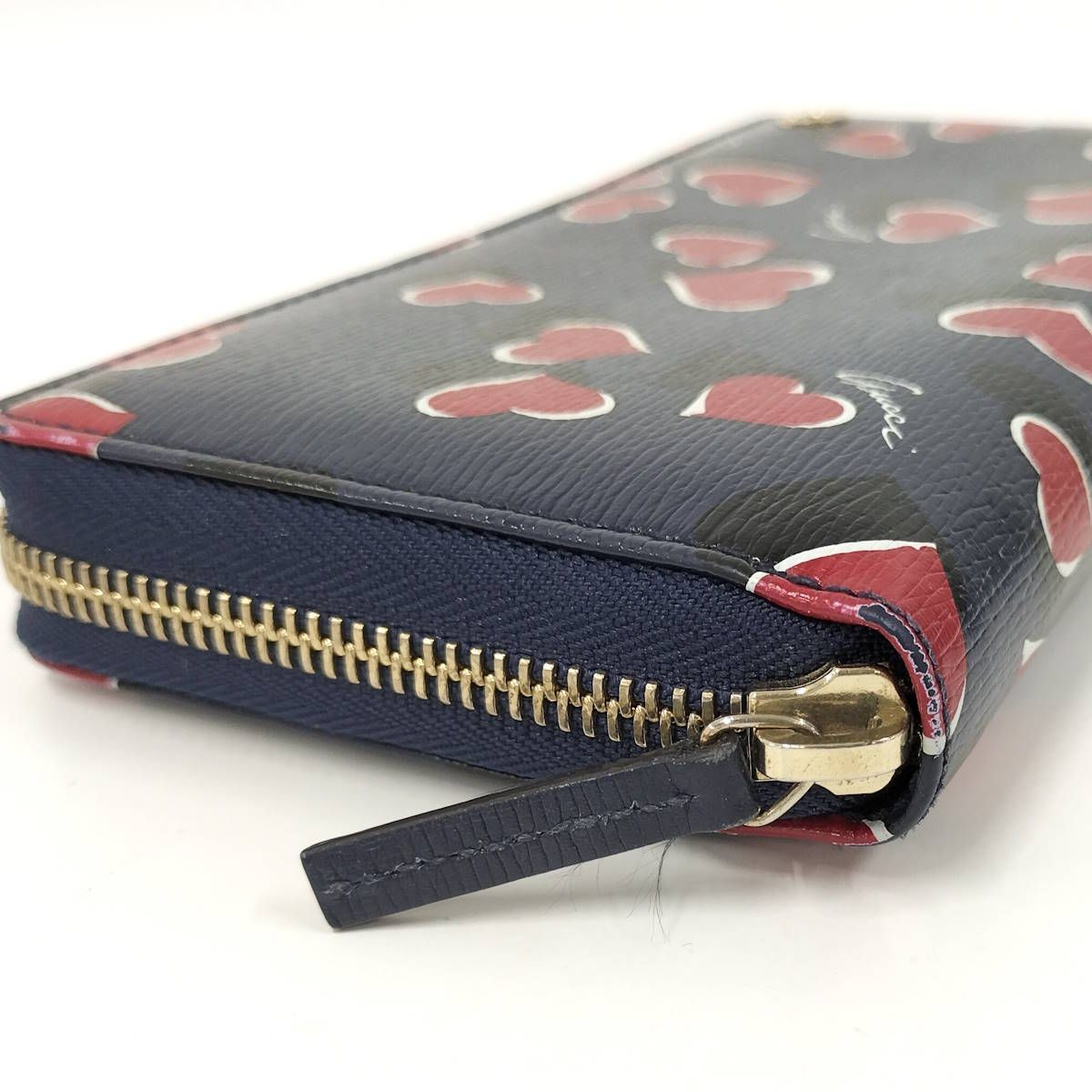 レア色 美品 グッチ インターロッキング ラウンドファスナー 長財布 箱付き GUCCI ラウンドファスナー 長財布 インターロッキングG ハート柄