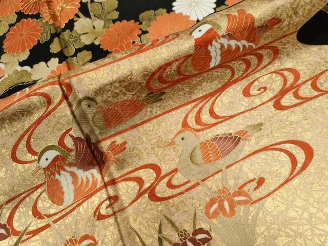 流水鴛鴦橘草花文 黒地