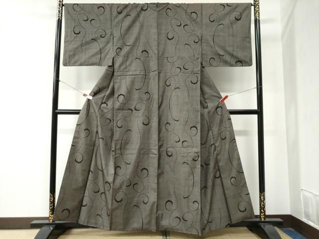 平和屋着物 本場大島紬 9マルキ 唐草文 鈴乃屋扱い 正絹 yc