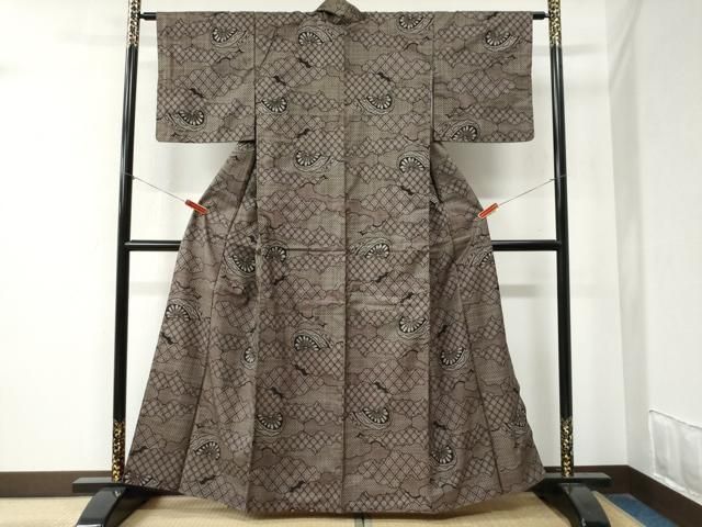 平和屋着物○本場大島紬 7マルキ 雲重ね片輪車吉祥文 正絹 逸品