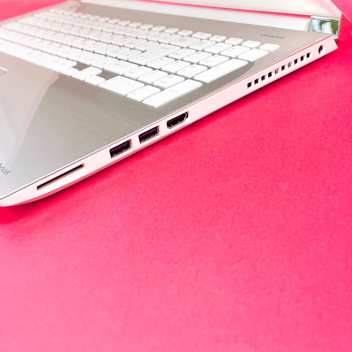 格安❣おしゃれゴールド✨フルHD 薄型Win11 カメラ付ノートパソコン 1TB 美品✨【お得クーポン有‼️】Corei7✨️大容量1TB ブルーレイ 薄型