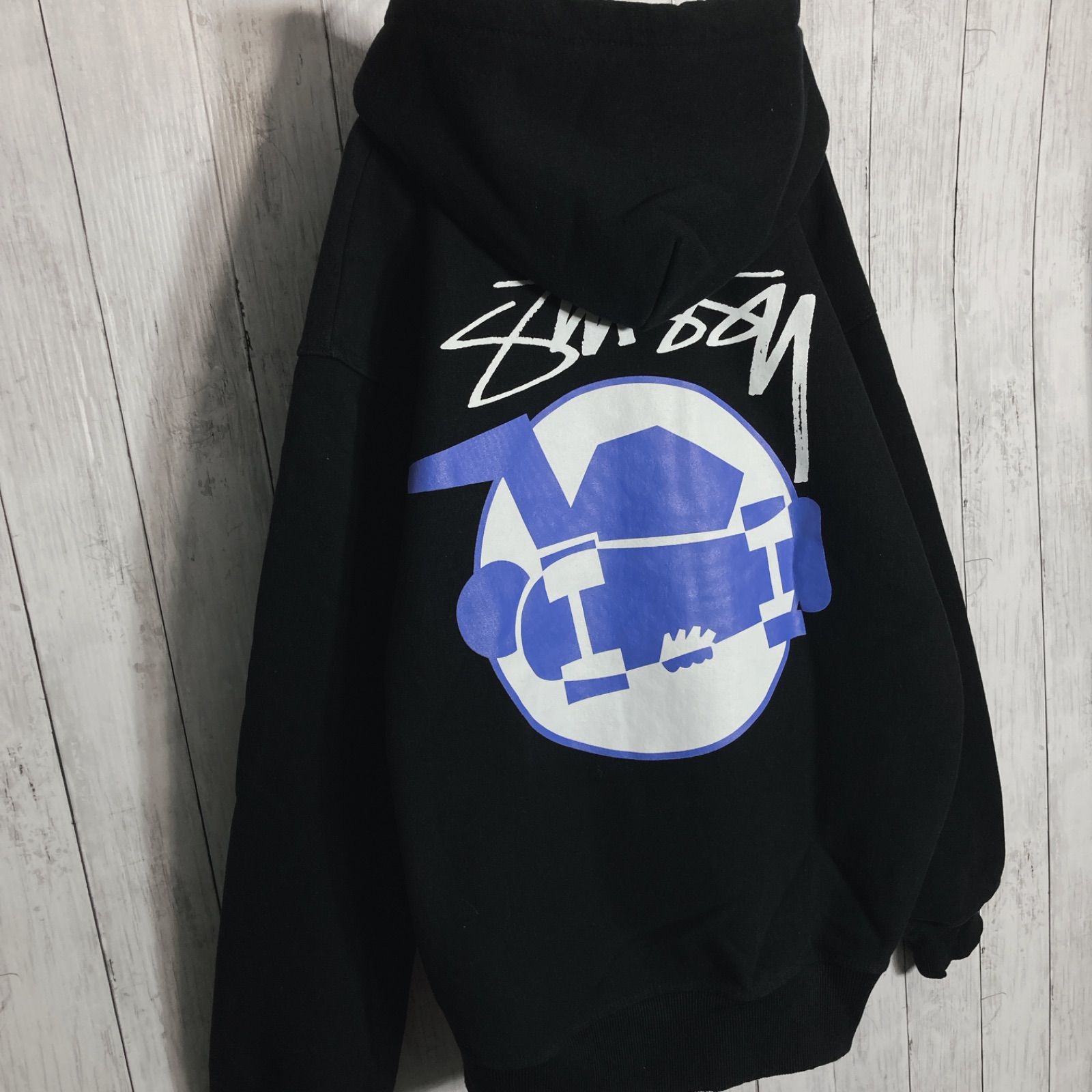 人気モデル‼️　ステューシー ⭐︎ バックプリント 両面ロゴ パーカー Sサイズ ☆送料・関税込☆STUSSY☆STUSSY FLIPPED ZIP HOODIE☆パーカー