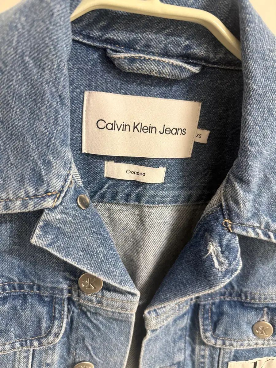 ジェニ着用 CK インディゴブルー クロップド 90 s デニム ジャケット J 220658
