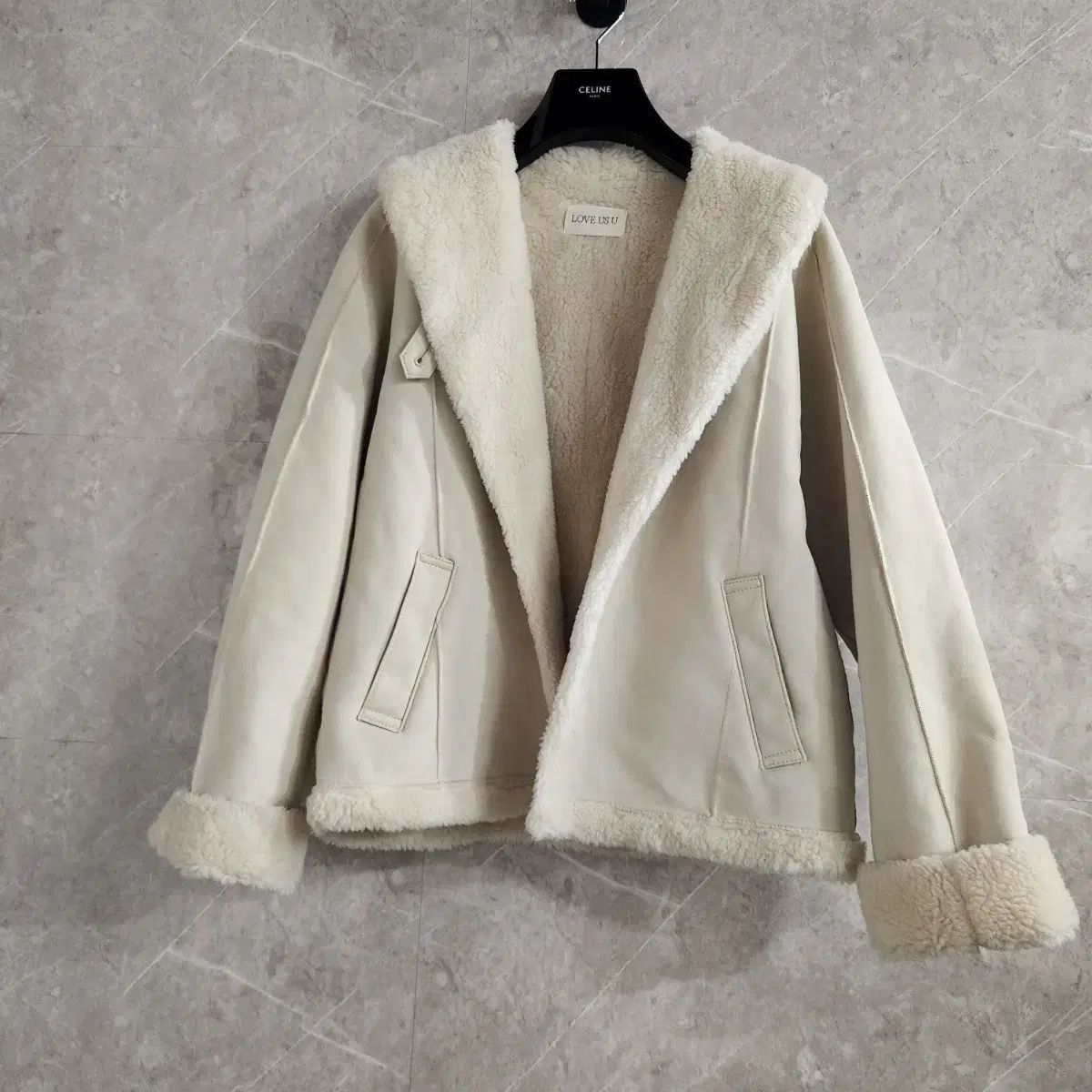 LOVE US YOU アイボリー ムートン ジャケット