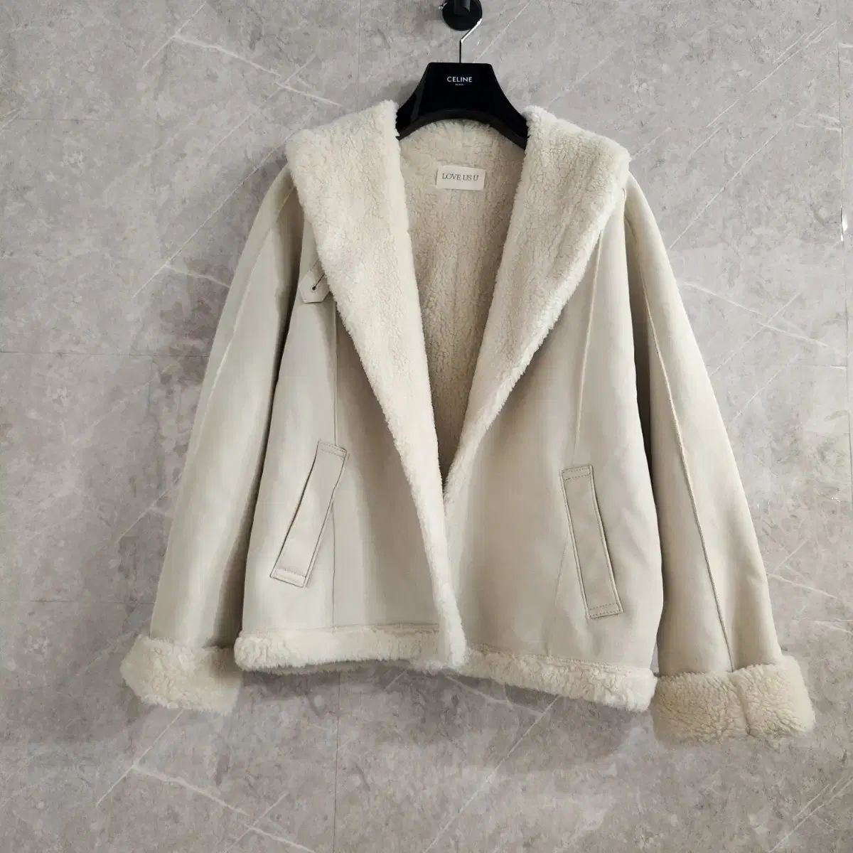 LOVE US YOU アイボリー ムートン ジャケット