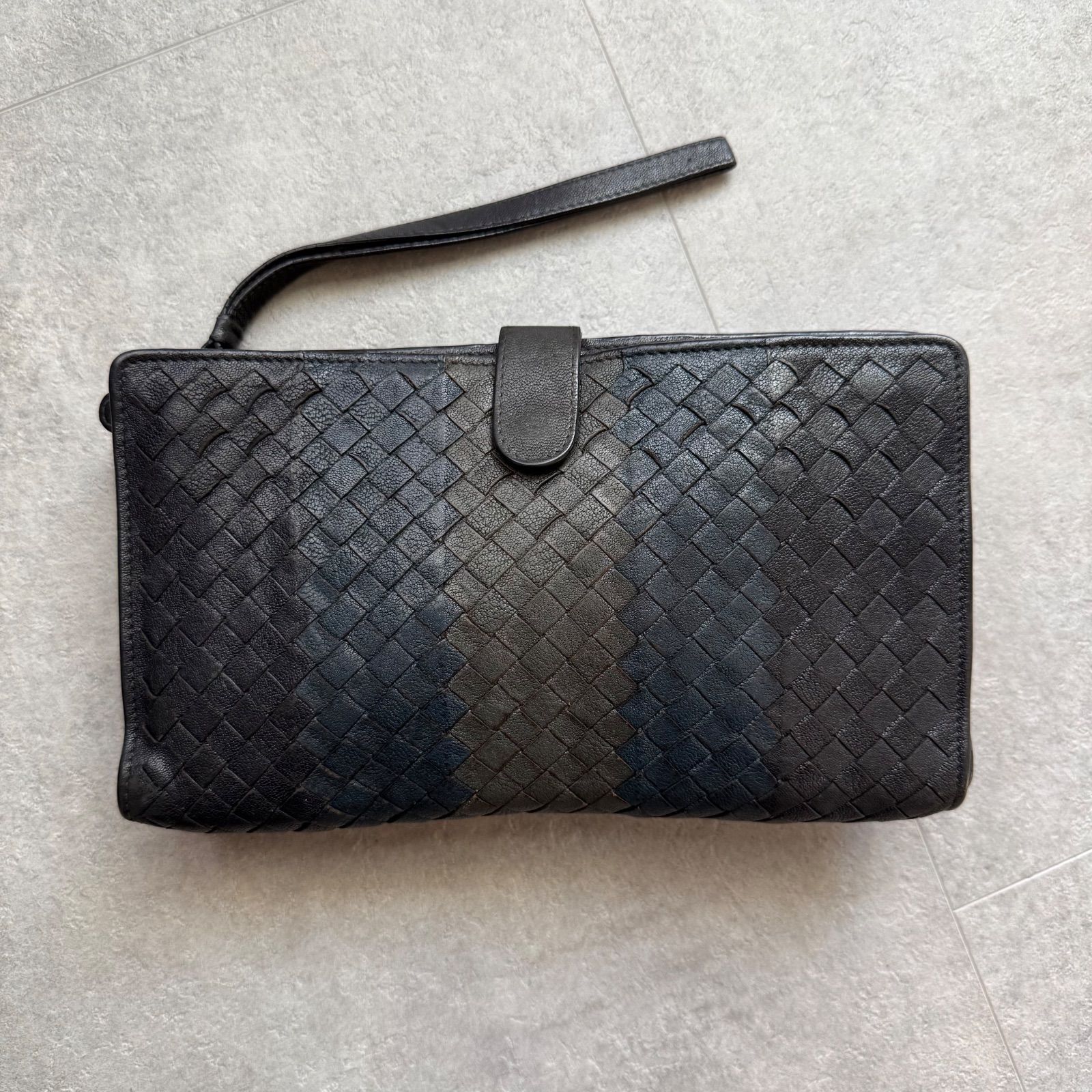 黒のレザークラッチバッグ　ボッテガ BOTTEGA VENETA ボッテガヴェネタ イントレチャート レザー クラッチ