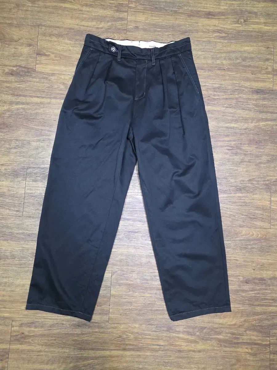 ROUGH SIDE ブラック ワイド ピンタック パンツ