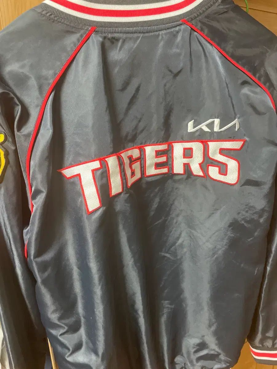 23 KIAタイガース 秋冬用アウター XL
