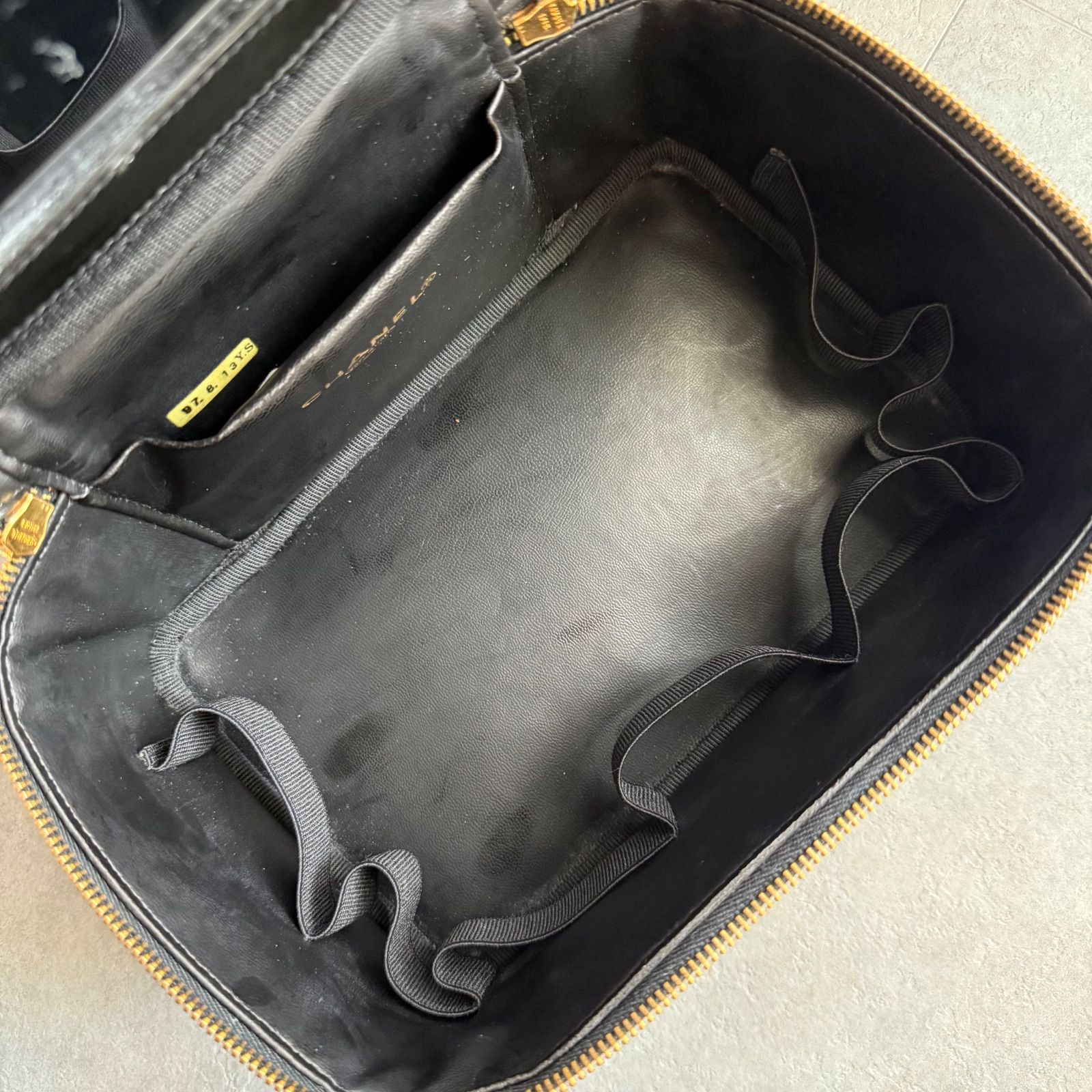 CHANEL シャネル バニティバック ココマーク パテントレザー チャーム