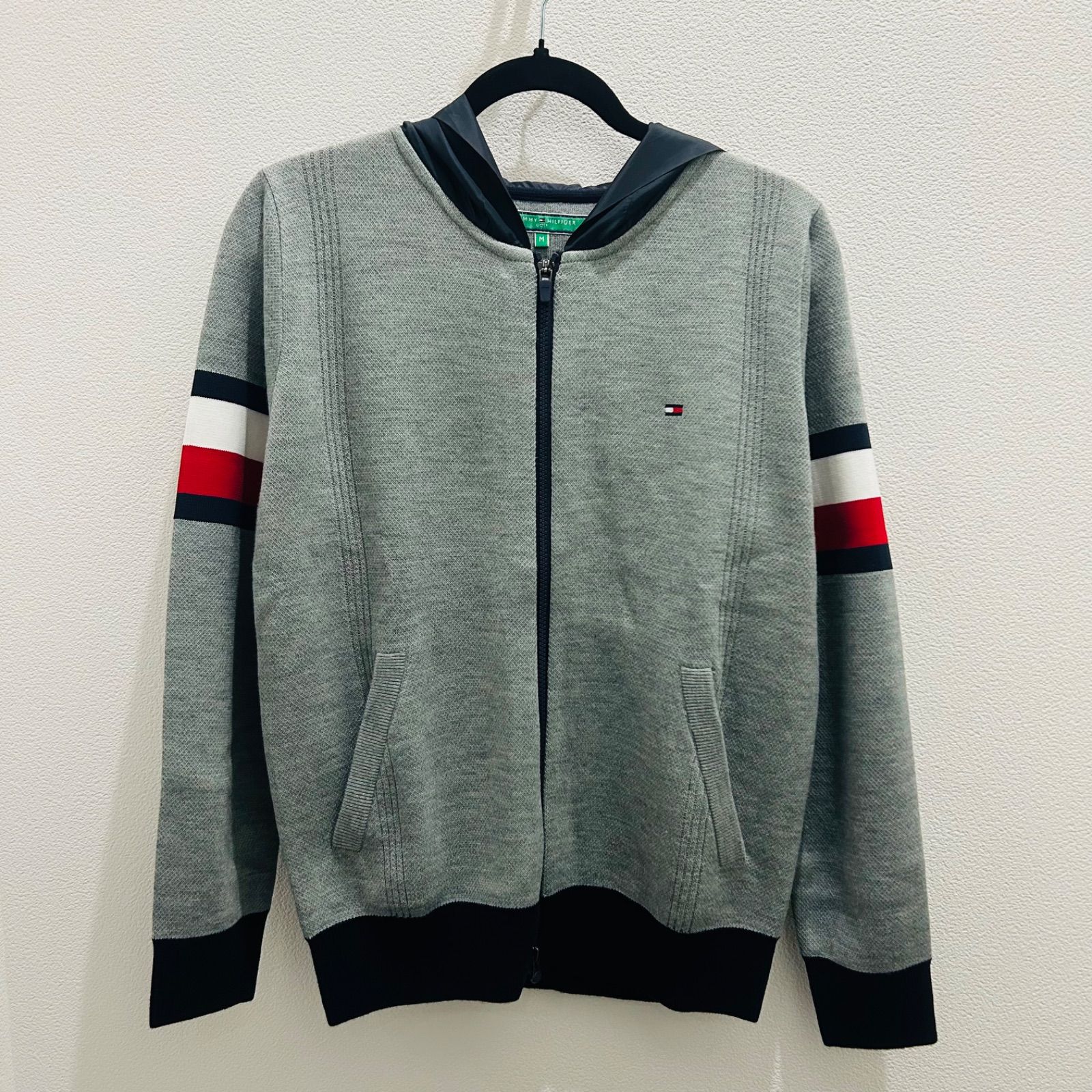 40 OFF TOMMY Filfiger トミーヒルフィガー ゴルフ メンズ THMA 066 ジップアップ ジャケット ホットレイ ダイナホット ゴルフウェア グレー Mサイズ Lサイズ 定価20 350円