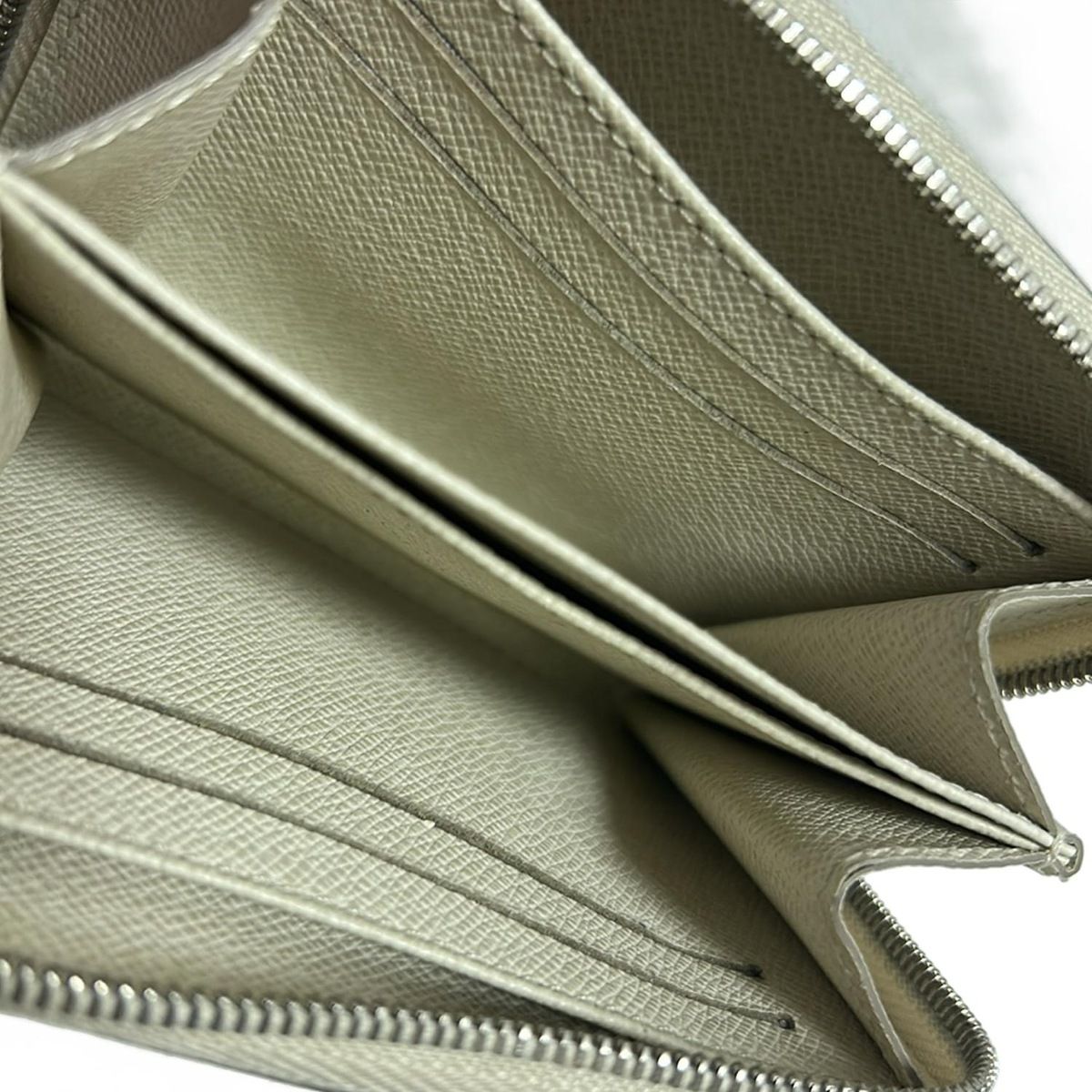 LOUIS VUITTON(ルイヴィトン) コインケース エピ ジッピーコインパース