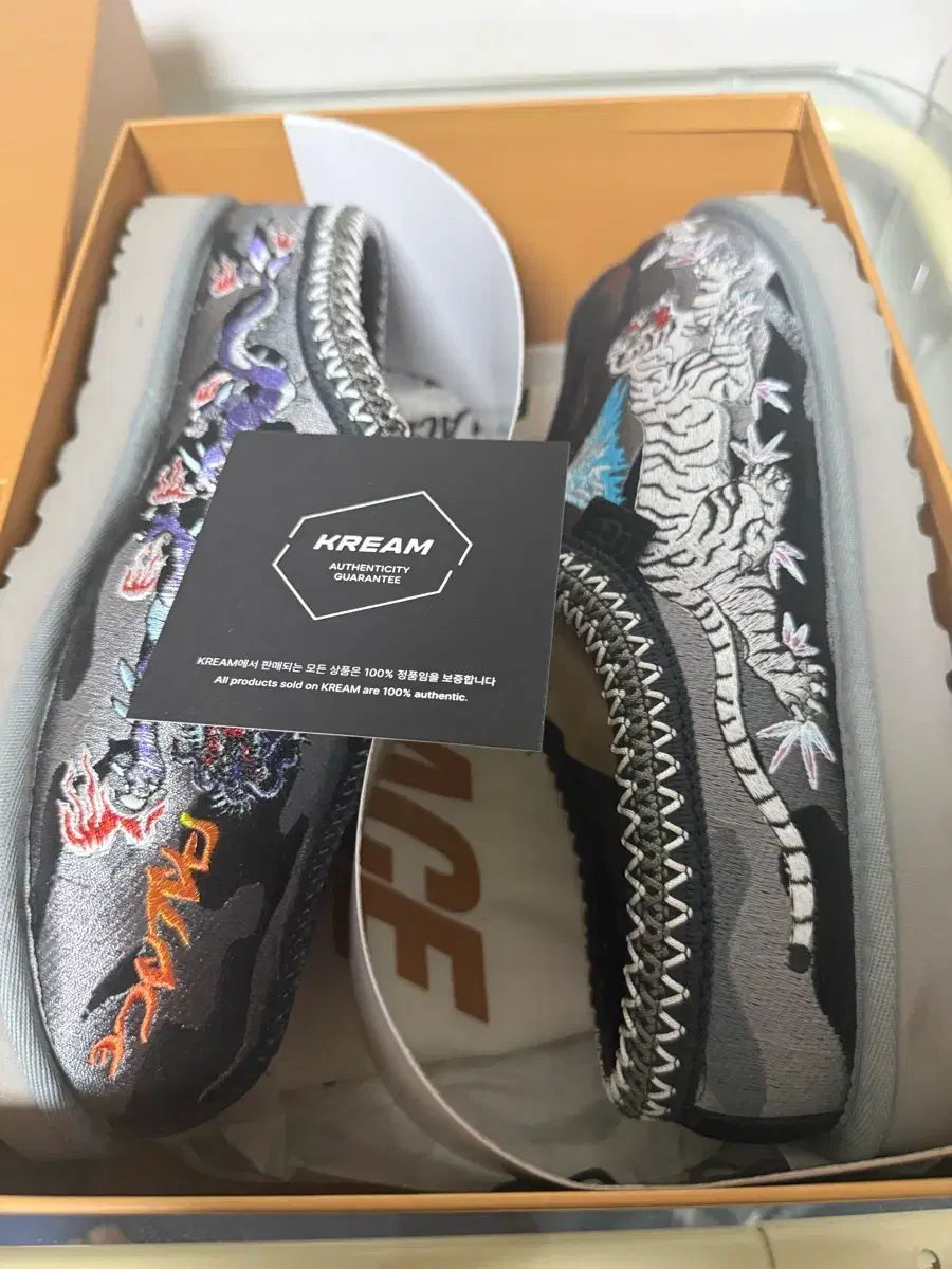  UGG x PALACE タスマン スリッパ ブラック カモフラ サンダル サンダル