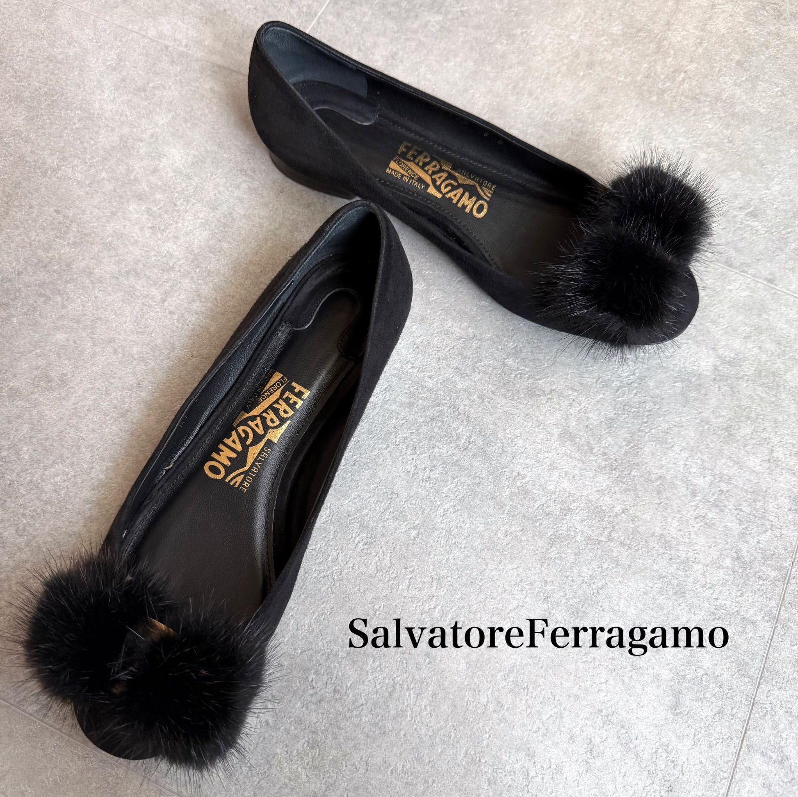 SalvatoreFerragamo サルヴァトーレフェラガモ VARA ヴァラリボン ミンクファー フラットシューズパンプス バレエシューズ ブラック 黒 ゴールド金具 スエード 5 D レディース靴 22.5 cm
