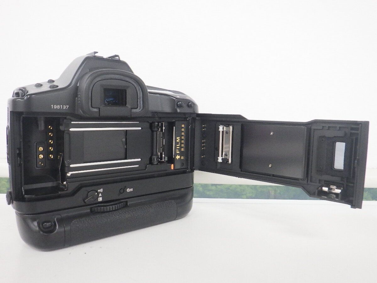 美品 Canon EOS-1 DP ボディ ブラック BP-E1 8010 美品 Canon EOS-1 DP ボディ ブラック BP-E1 8010 美品 Canon EOS-1 DP