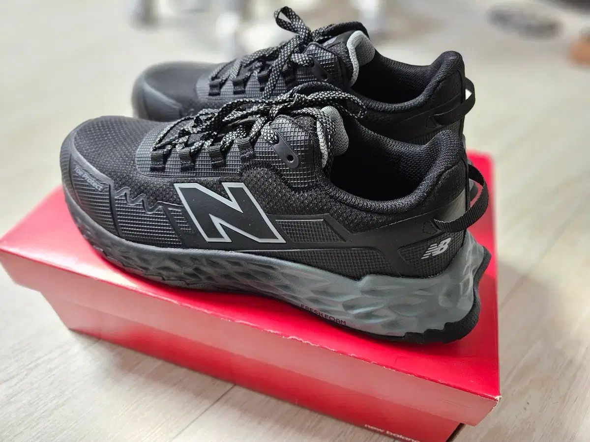 ニュー ンス スニーカー 安全靴