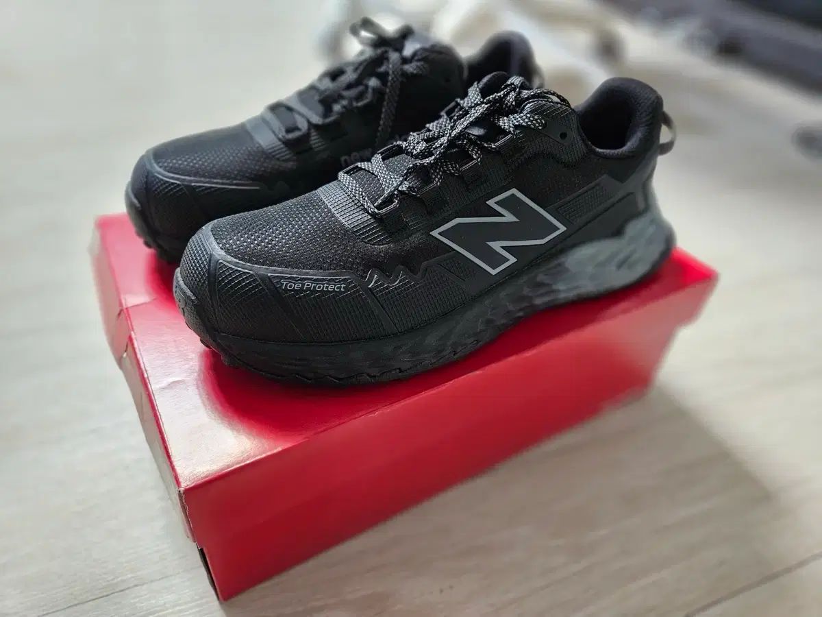 ニュー ンス スニーカー 安全靴