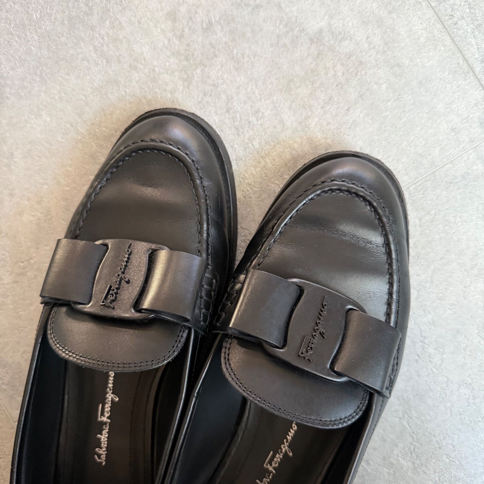 美品 SalvatoreFerragamo サルヴァトーレフェラガモ VIVA ヴァラリボン