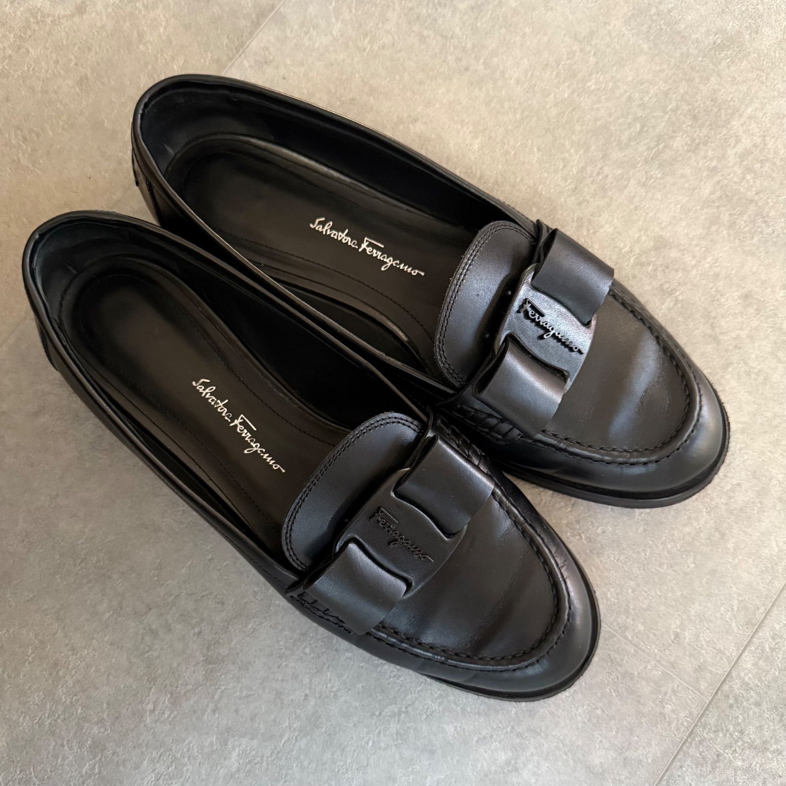 美品 SalvatoreFerragamo サルヴァトーレフェラガモ VIVA ヴァラリボン