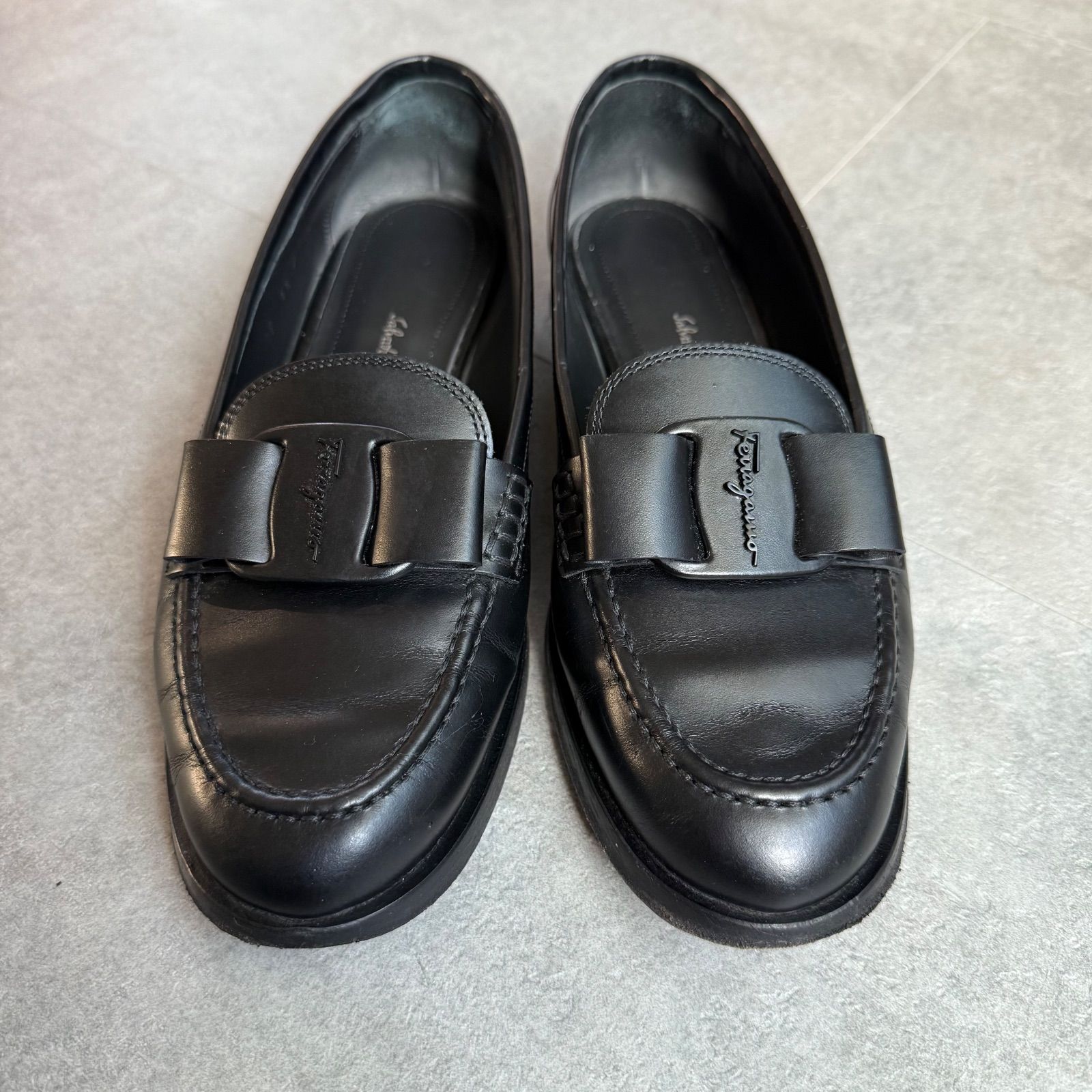 美品 SalvatoreFerragamo サルヴァトーレフェラガモ VIVA ヴァラリボン