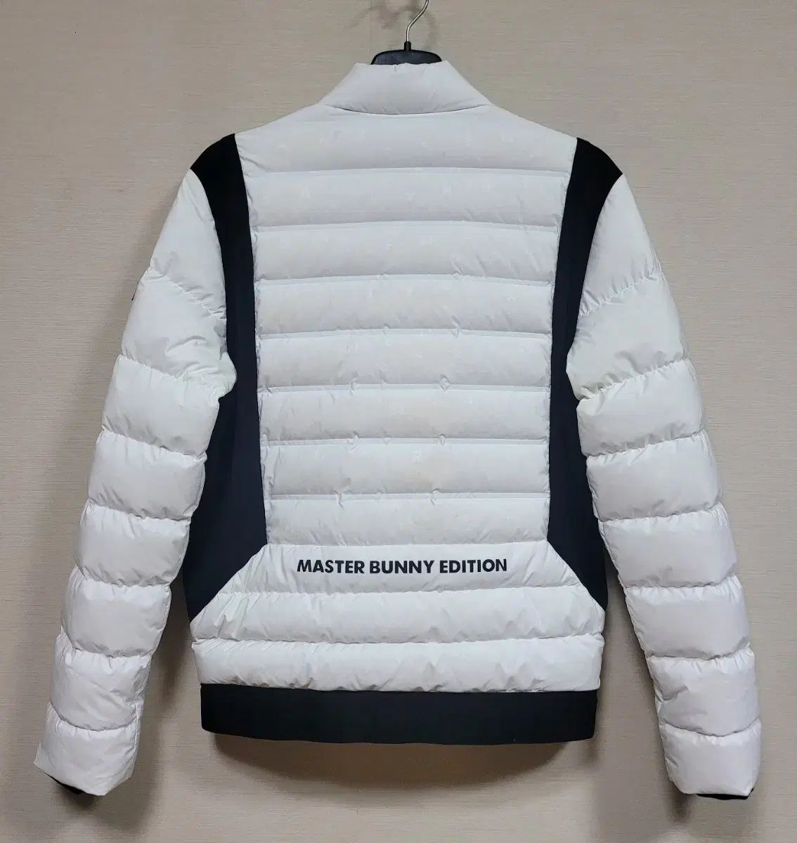 マスターバニーエディション メンズ ハイネック グースダウン アウター
