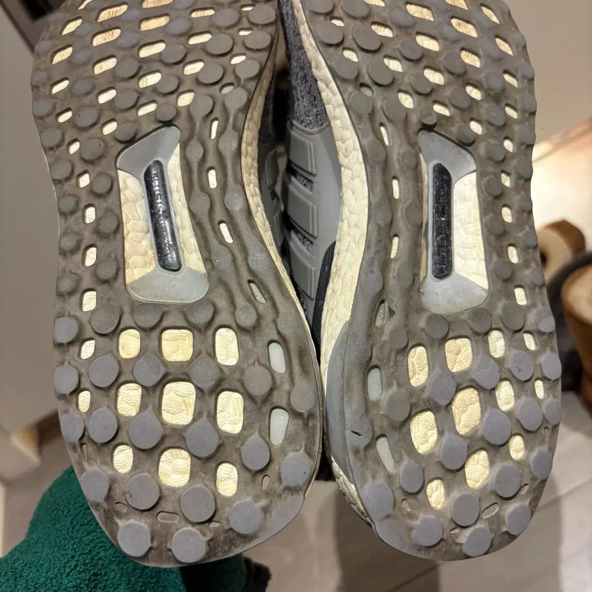 アディダス ウルトラ ブースト ランニングシューズ