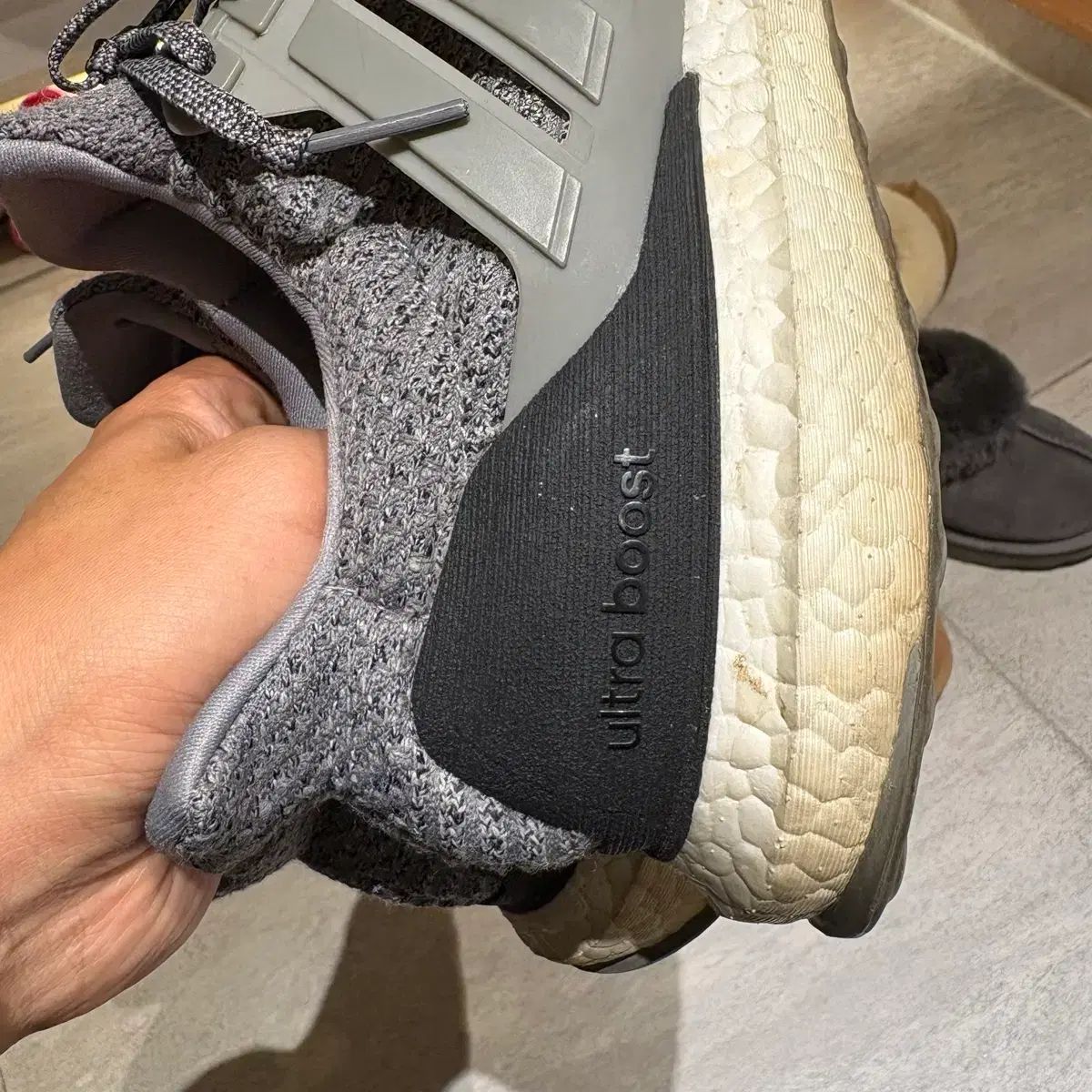 アディダス ウルトラ ブースト ランニングシューズ