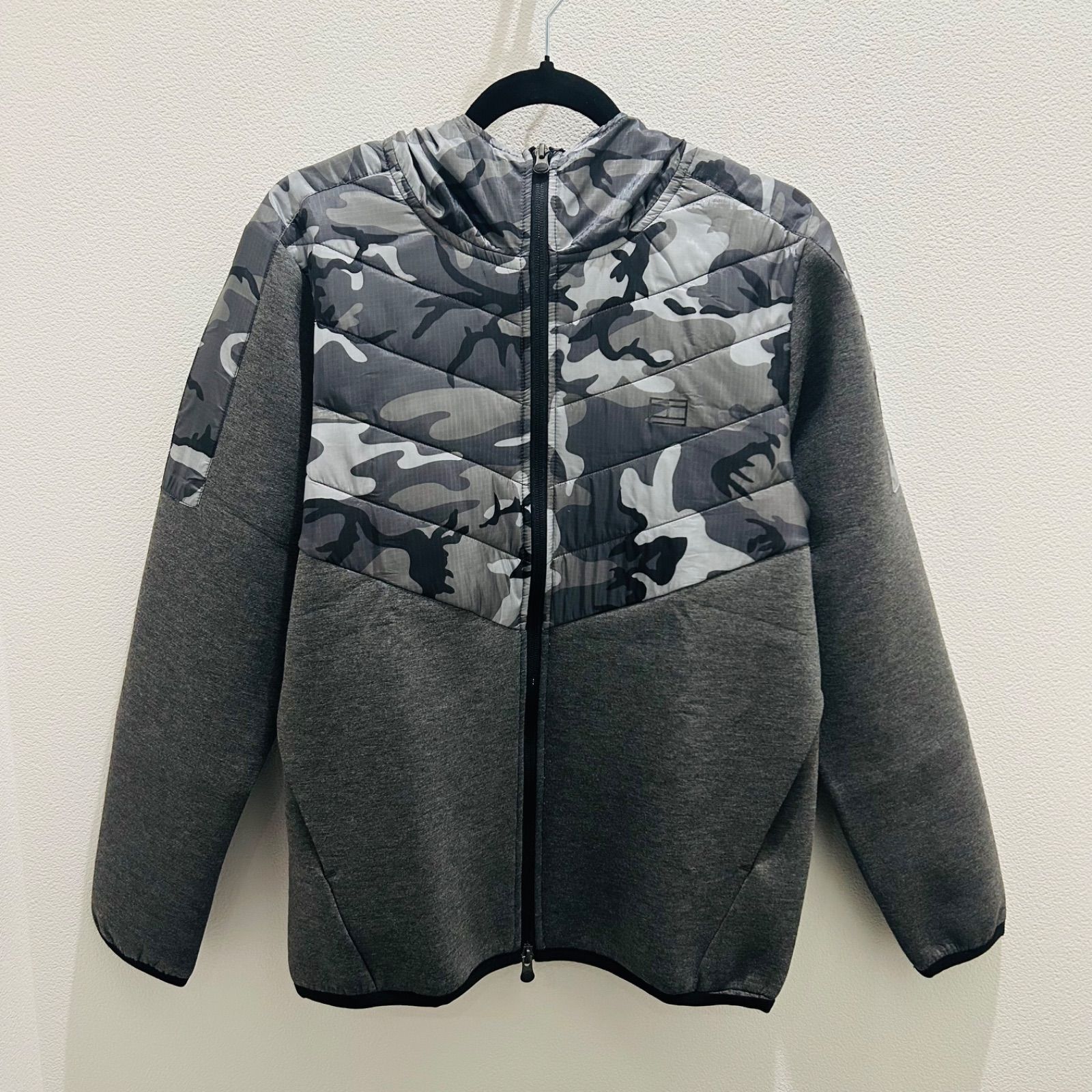 40 OFF TOMMY Filfiger トミーヒルフィガー ゴルフ メンズ THMA 9 A 2 ジップアップ ジャケット スウェット ゴルフウェア グレー カモフラージュ Lサイズ 定価23 100円