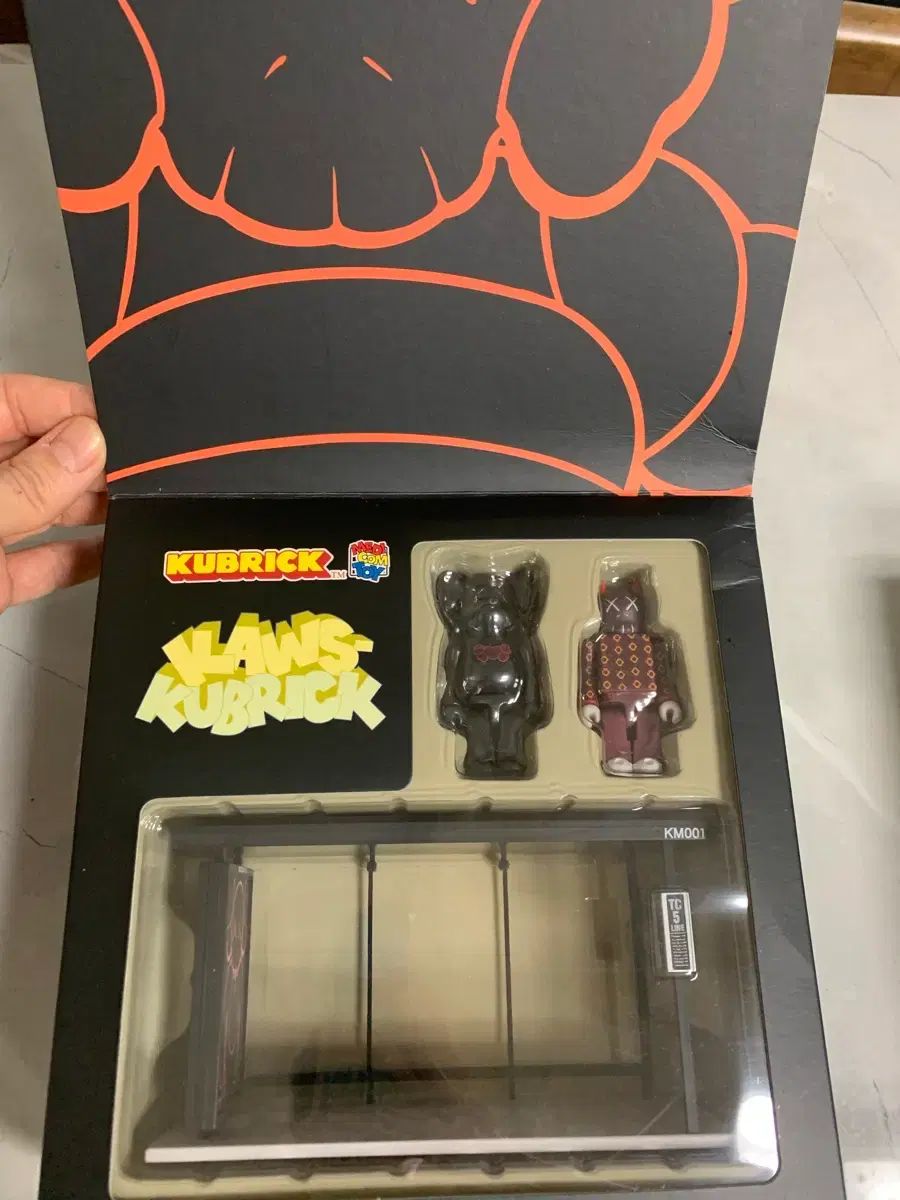 カウズ キューブリック セット まとめ 販売