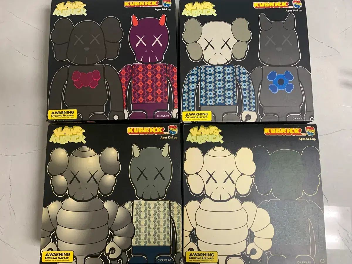 カウズ キューブリック セット まとめ 販売