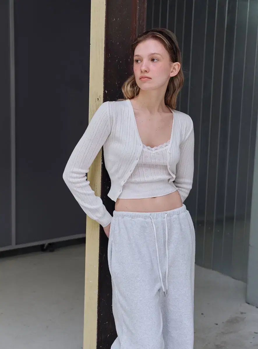 リリーコーツ エンブロイダリー カーディガン スリーブレス セットアップ