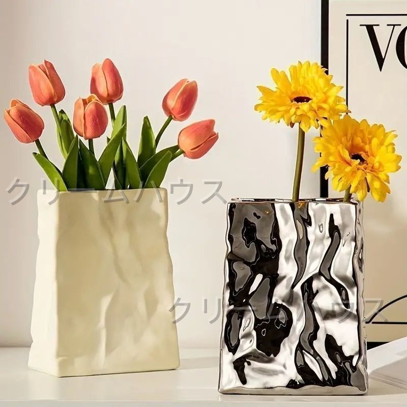 新しい未使用 セラミックのフラワーベース 不規則な折り目 細い