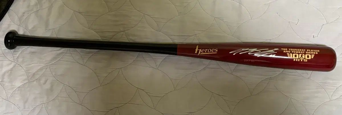 李政厚 イ ジョンフ 最年少 最少試合1000安打 記念 バット