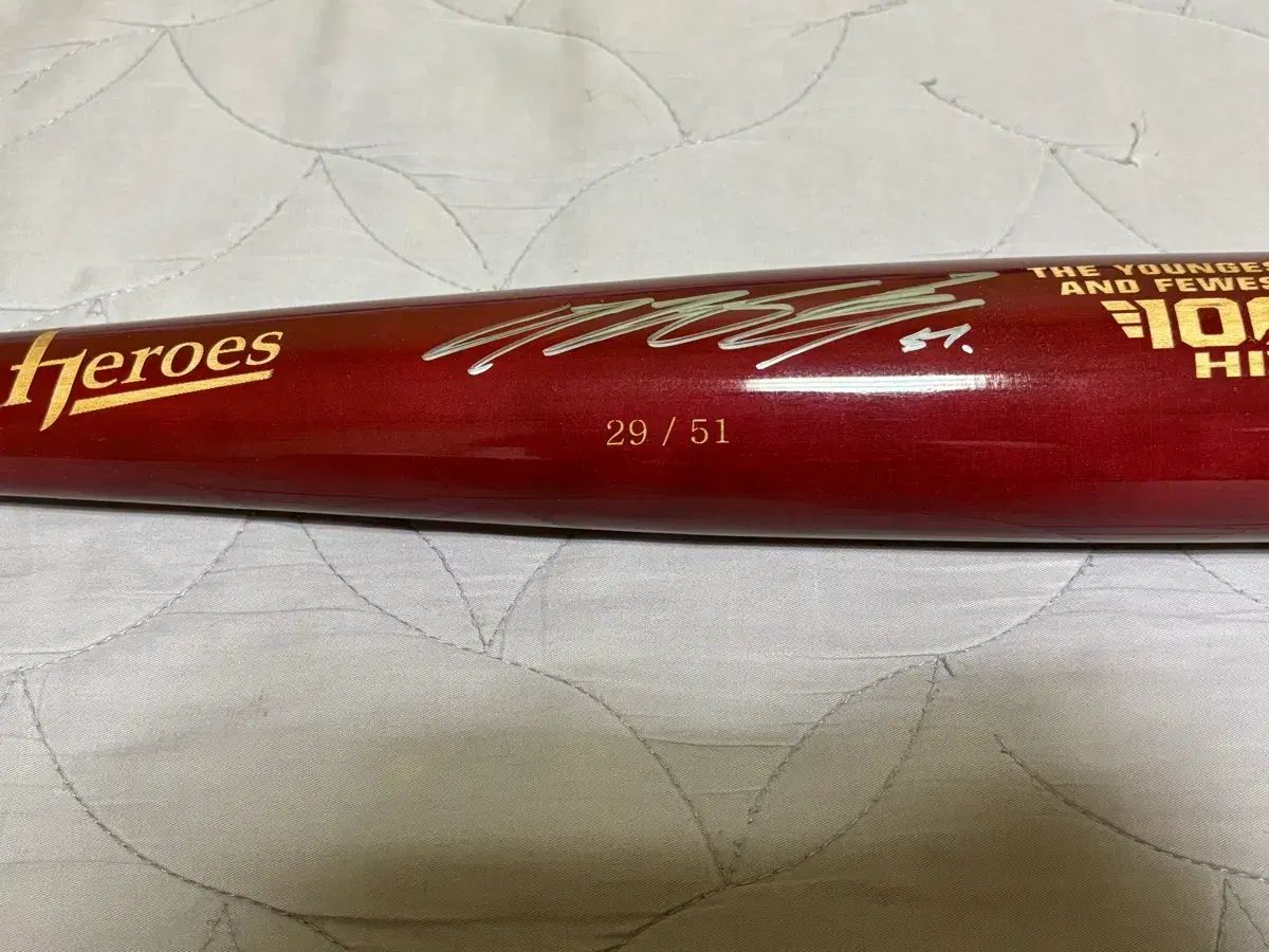 李政厚 イ ジョンフ 最年少 最少試合1000安打 記念 バット