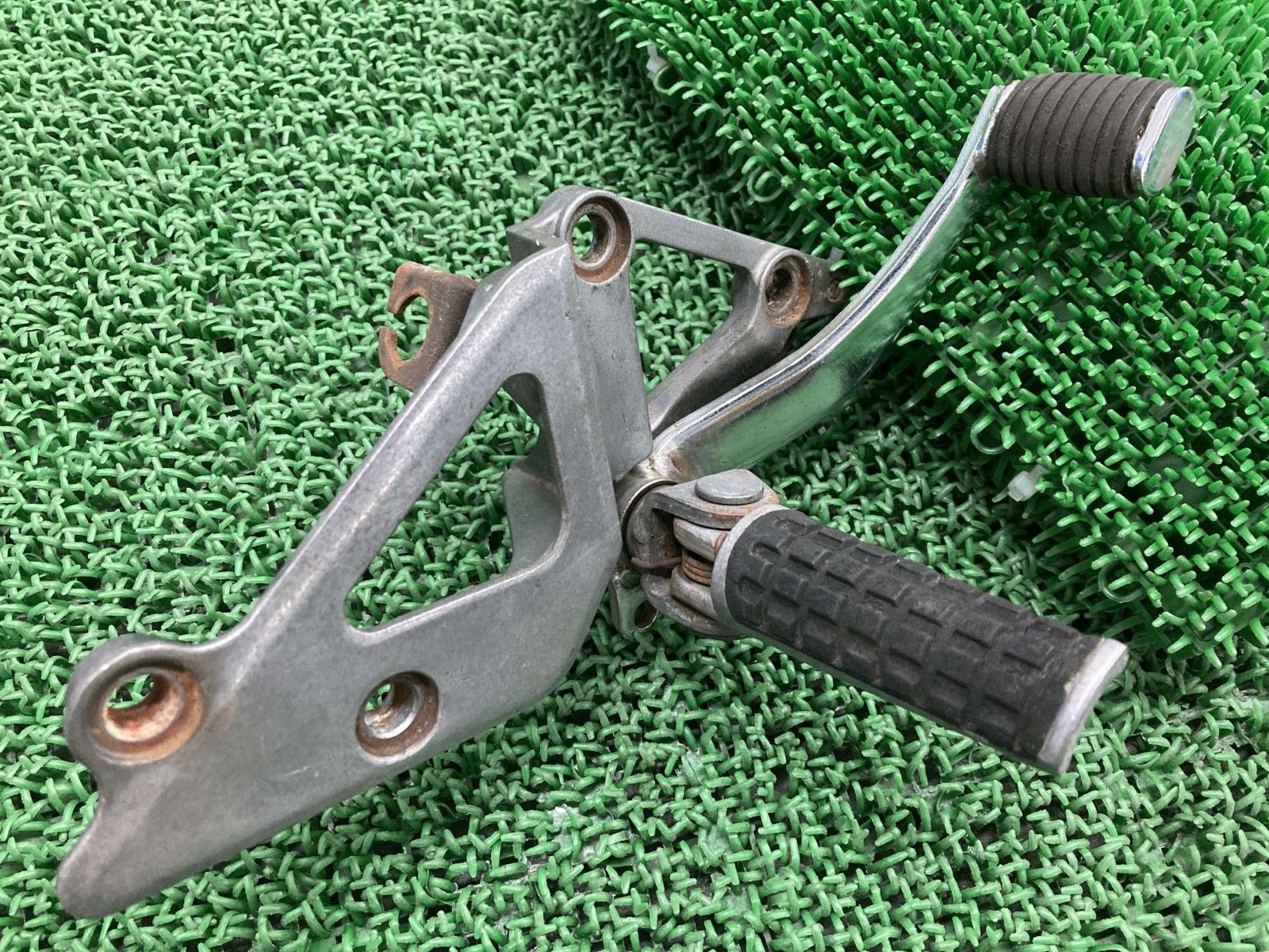 バリオス ステップ 右 35011 1581 カワサキ バイク 部品 ZR 250 A BALIUS ブレーキペダル ペグ 修復素材に sE