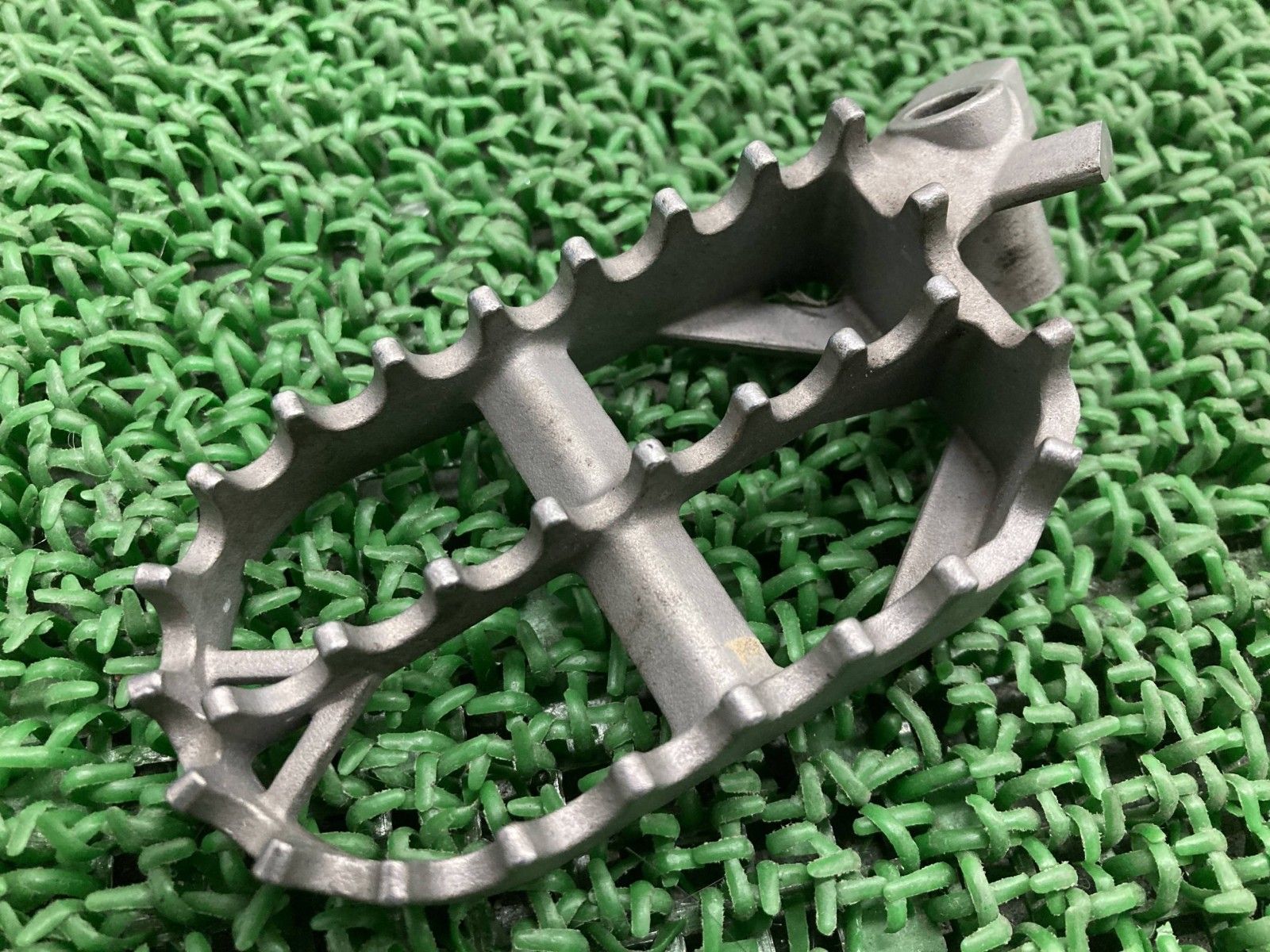 R 1200 GS ステップペグ 左 BMW バイク 部品 アドベンチャー メインステップ 曲がり無し 品薄 品 車検 Wk