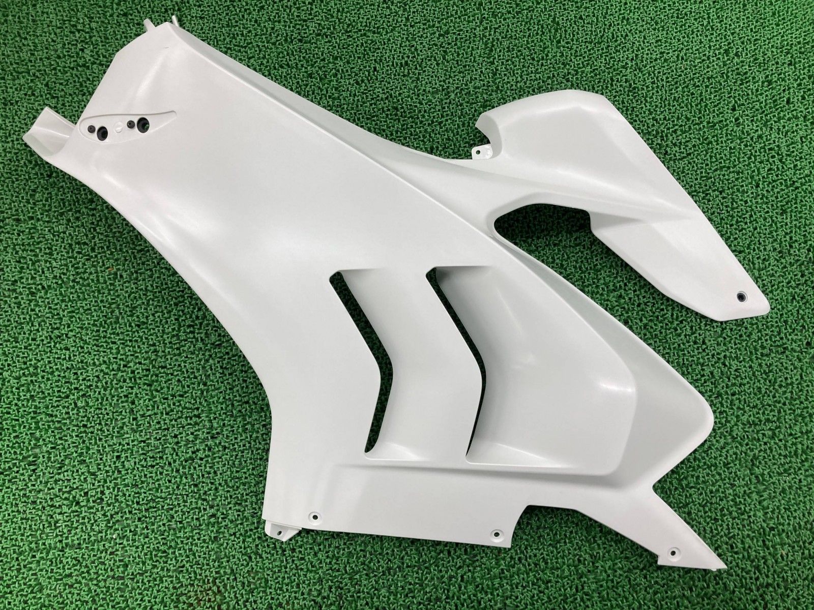 パニガーレV 4 サイドカウル 右 白 480 3 C 50 2 A ドゥカティ 49 1 Ducati PanigaleV アッパーフェアリング Me