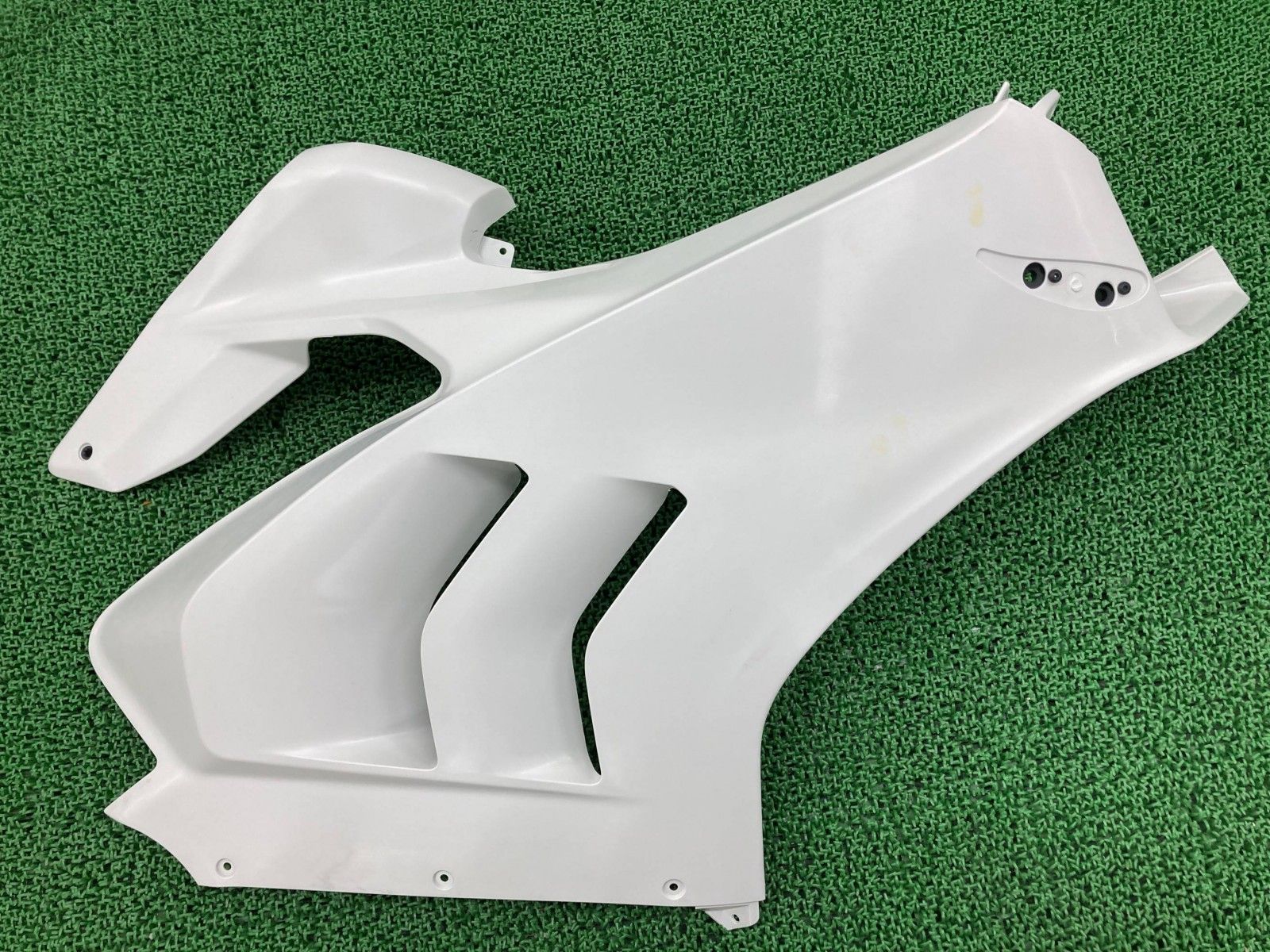 パニガーレV 4 サイドカウル 右 白 480 3 C 49 1 A ドゥカティ Ducati PanigaleV アッパーフェアリング 未塗装 jB