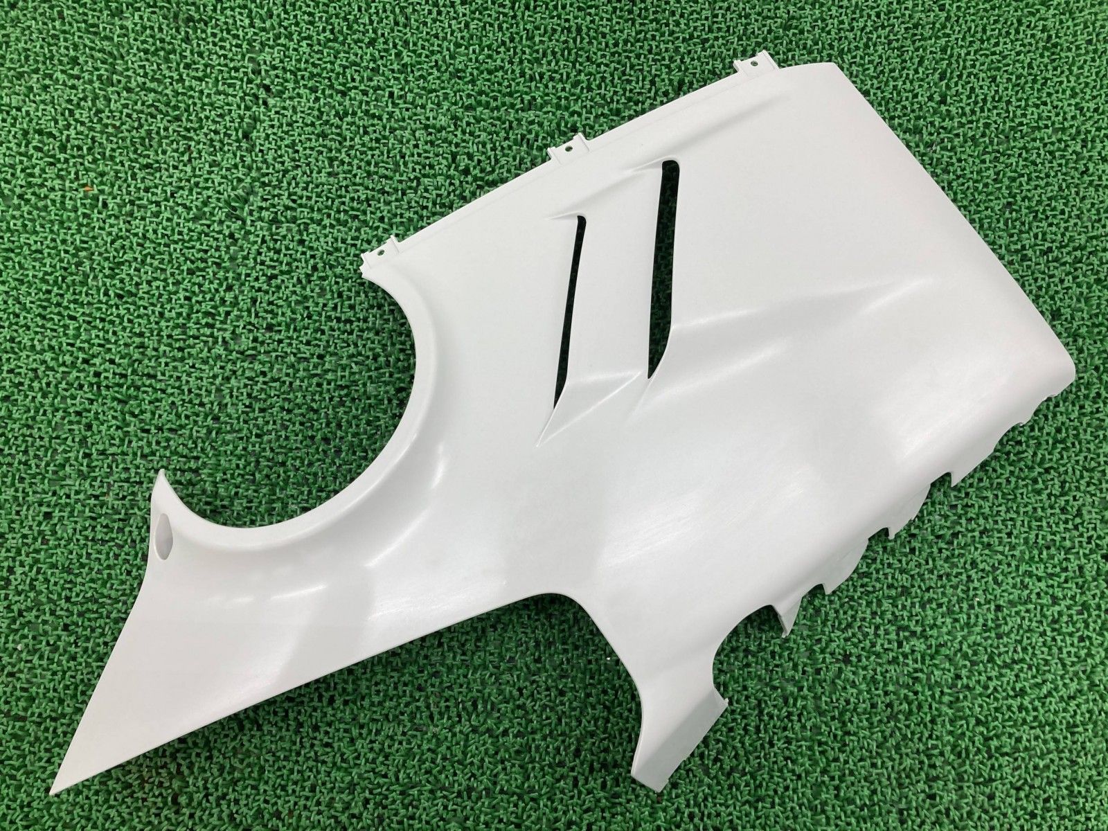 パニガーレV 4 アンダーカウル 右 白 480 1 C 47 A ドゥカティ バイク 部品 Ducati PanigaleV サイドカウル 未塗装 Wz