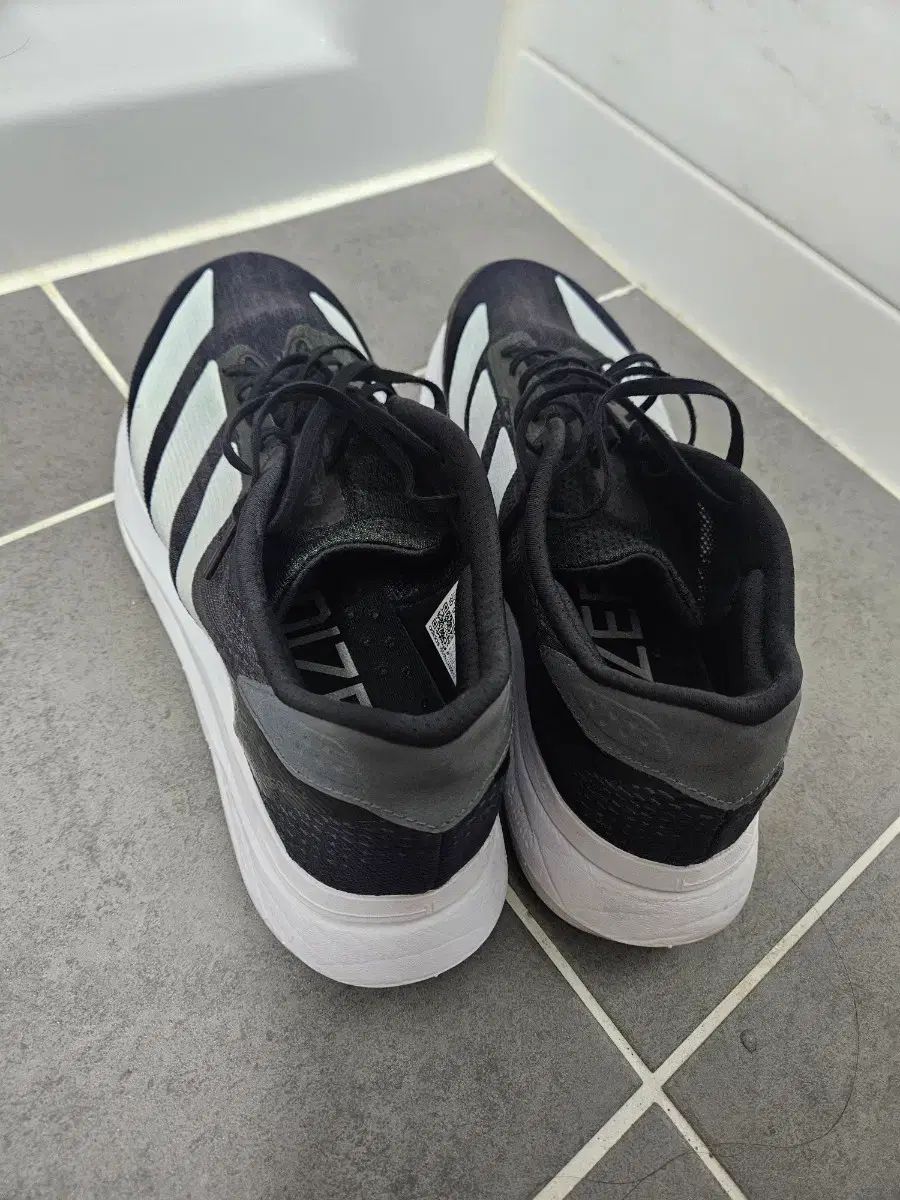 アディダス アディゼロSL 2 ランニングシューズ