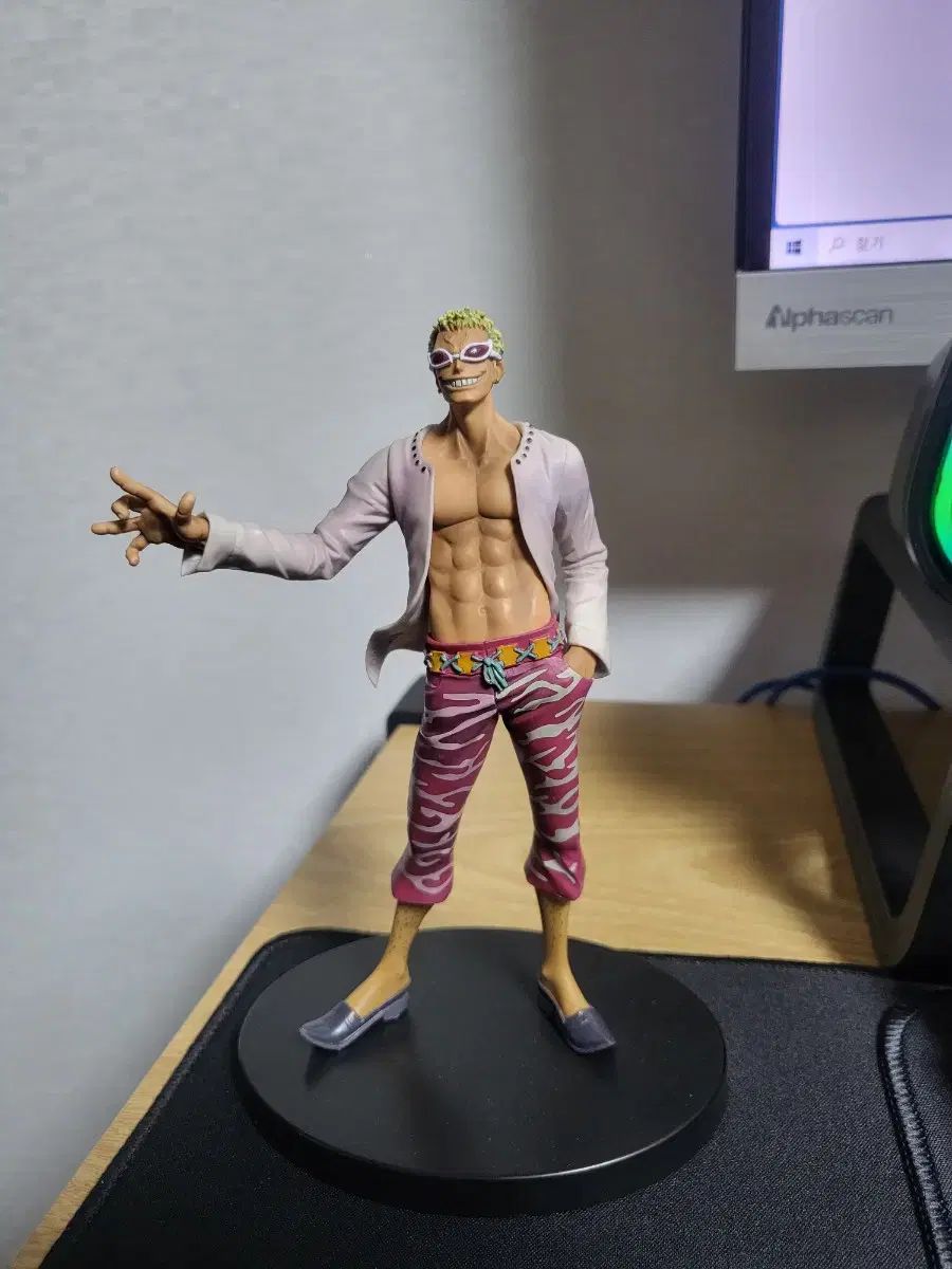ONE PIECE) DXF ドフラミンゴ フィギュア - メルカリ