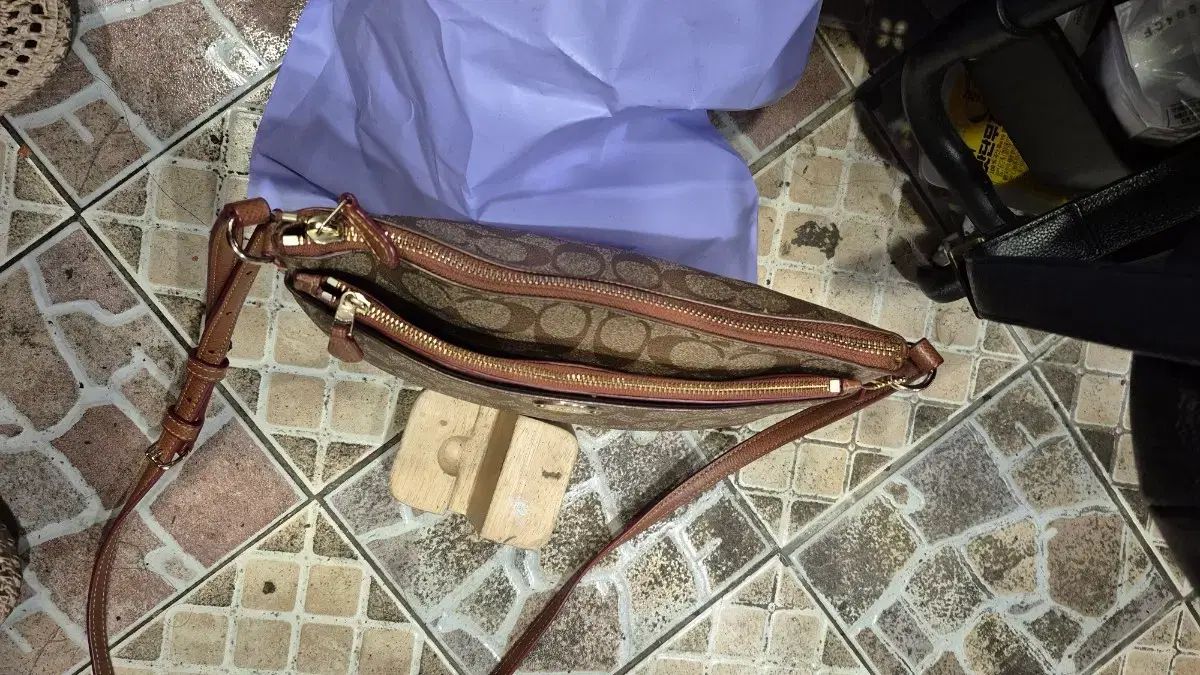 COACH ポーチ付き