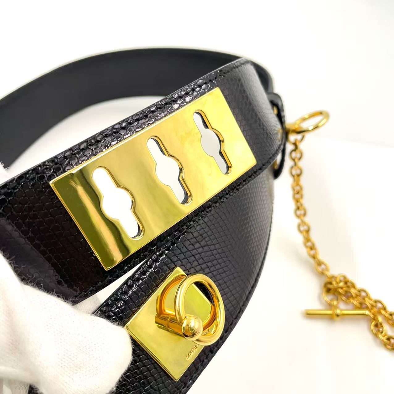 CELINE マンテル レザー ブラック チェーンベルト ゴールド - メルカリ