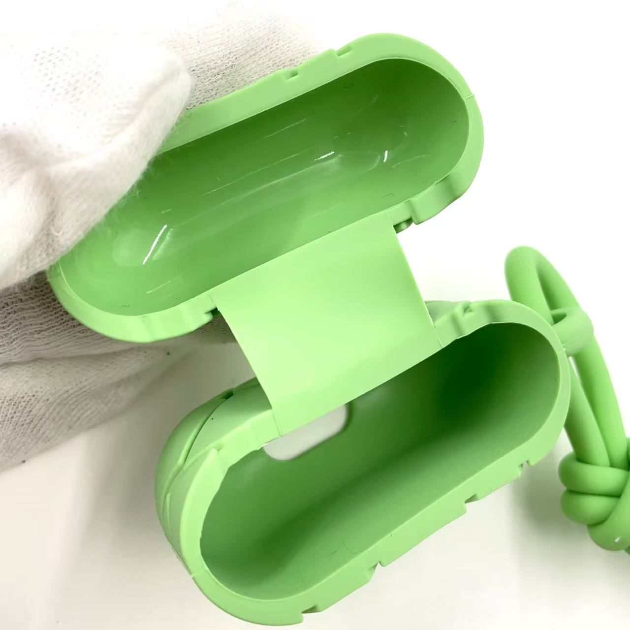 BOTTEGA VENETA イントレチャート イヤホンケース ラバー ライト