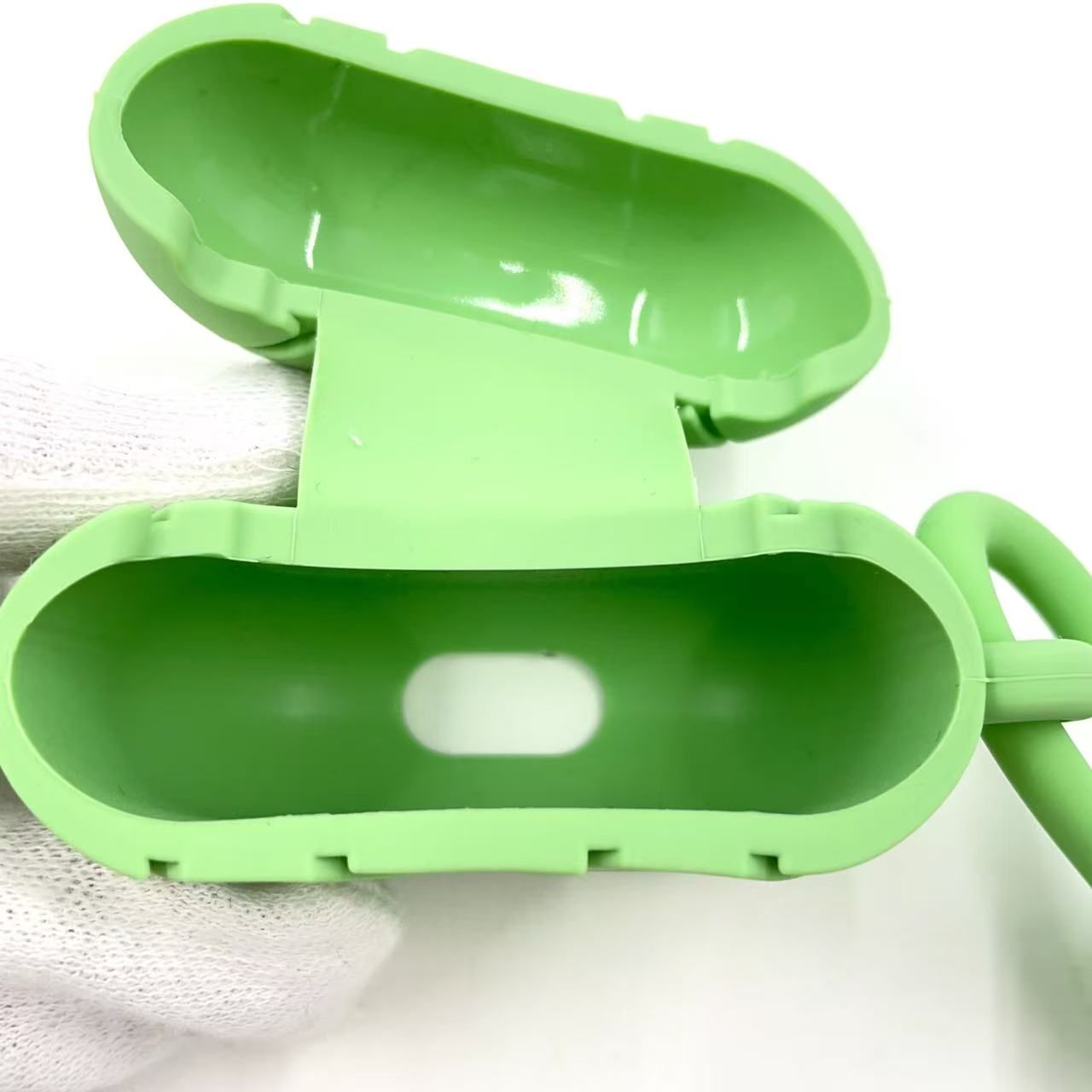 BOTTEGA VENETA イントレチャート イヤホンケース ラバー ライト