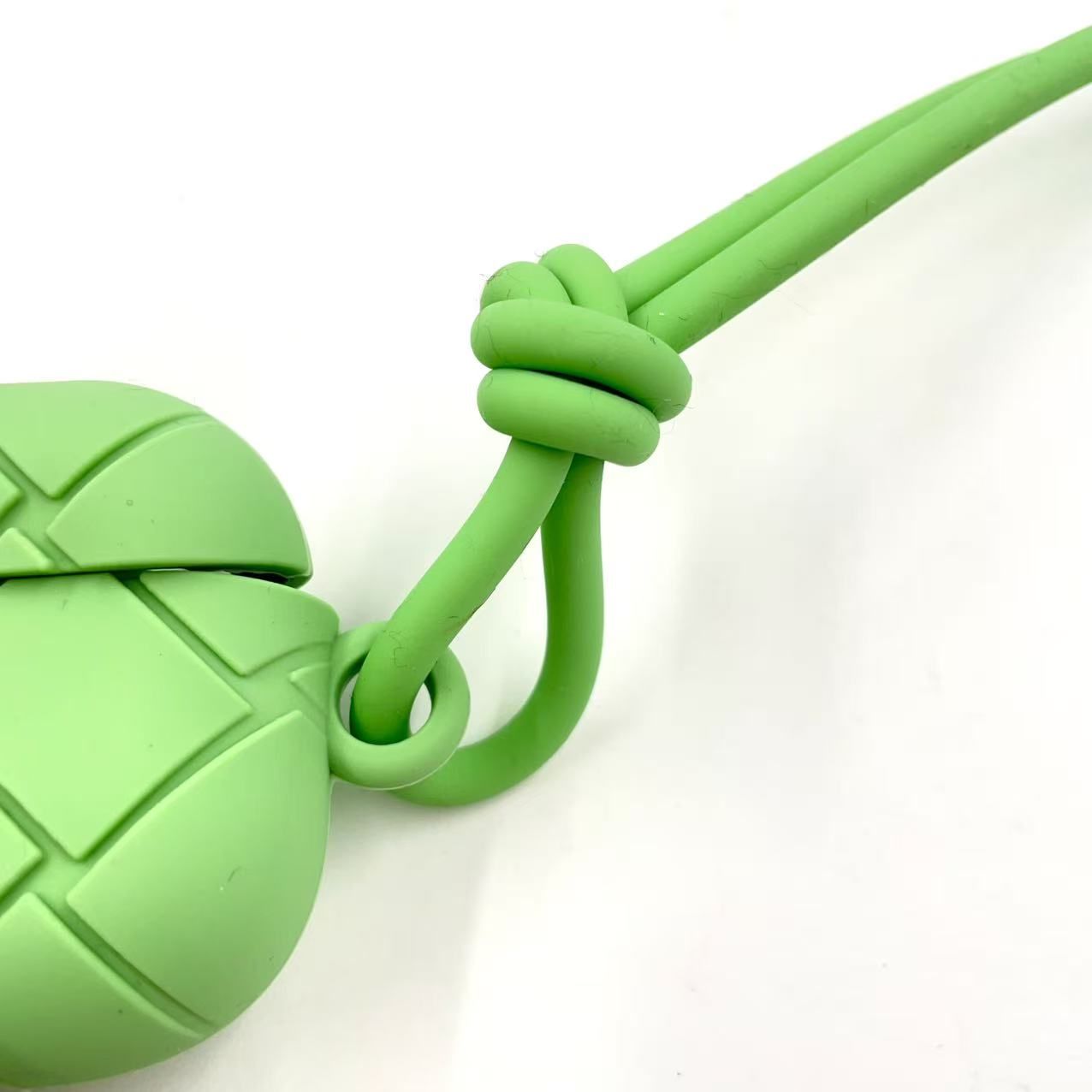 BOTTEGA VENETA イントレチャート イヤホンケース ラバー ライト